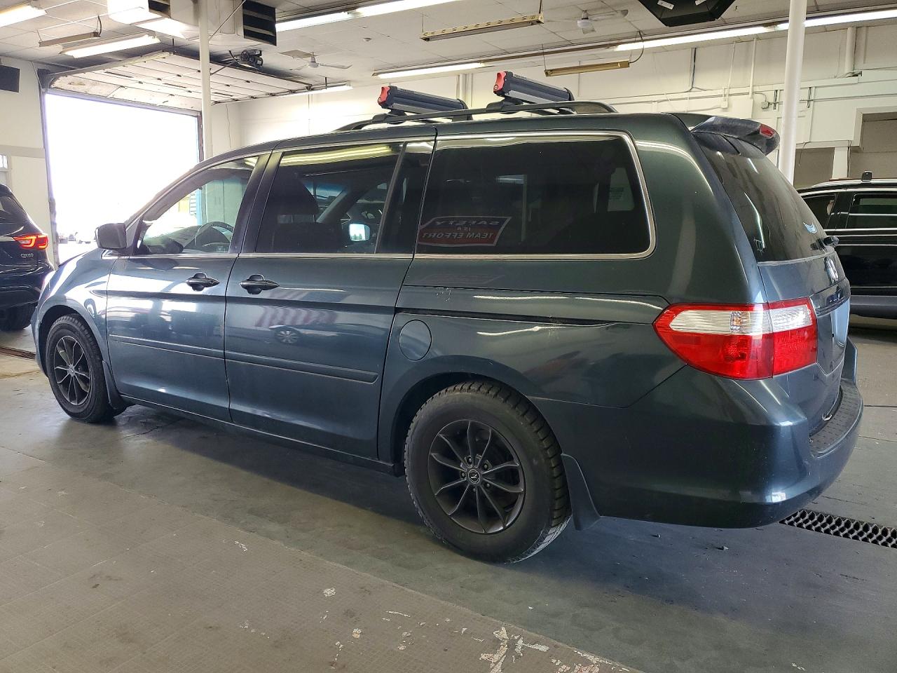 2005 Honda Odyssey VIN 5FNRL38705B136848 photo 2