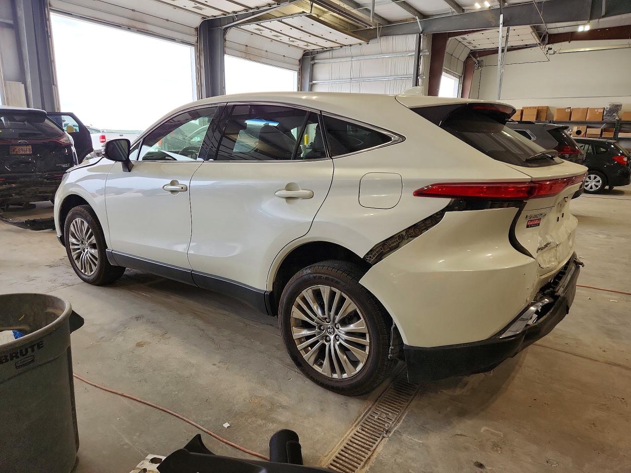 2021 Toyota Venza VIN JTEAAAAH8MJ006409 photo 2