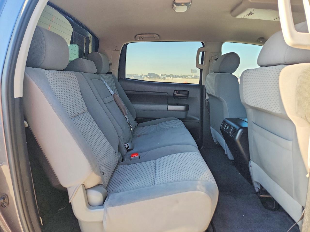 2012 Toyota Tundra VIN 5TFDW5F11CX235547 photo 10