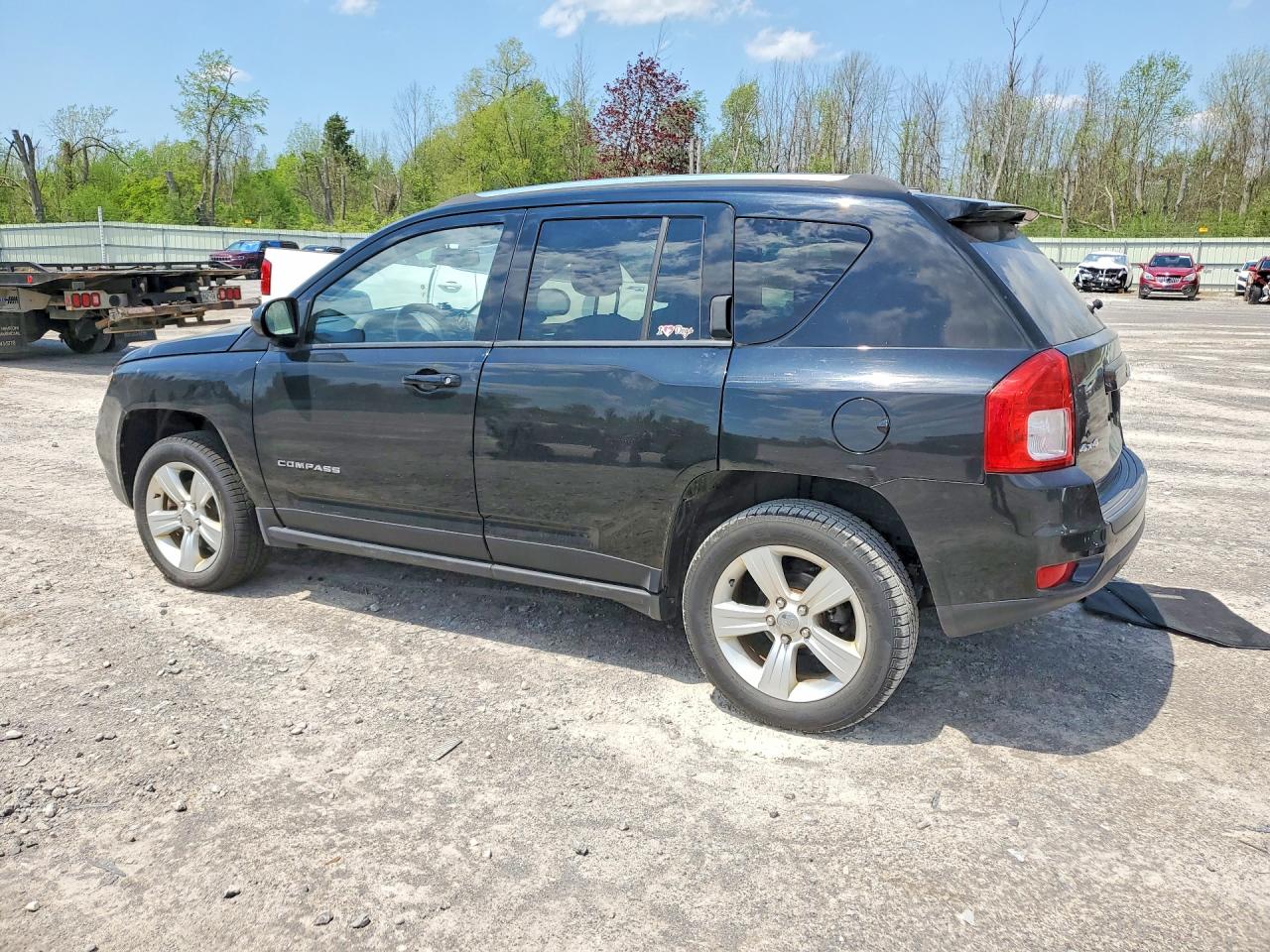 2013 Jeep Compass VIN 1C4NJDEB6DD129153 photo 2
