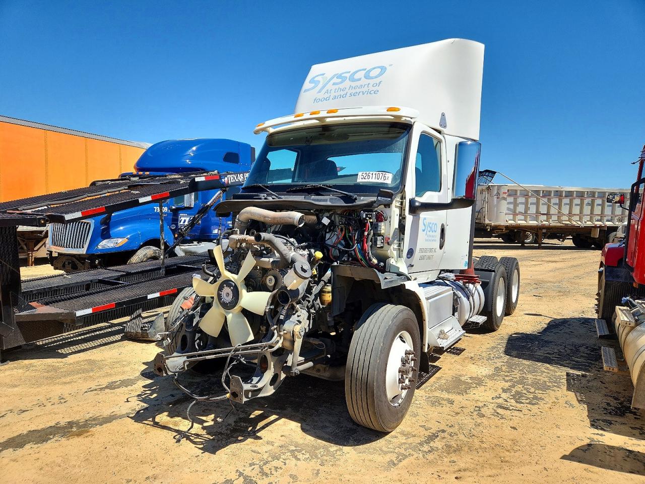 2020 International All models VIN 3HSDWTZR6LN868462 photo 2