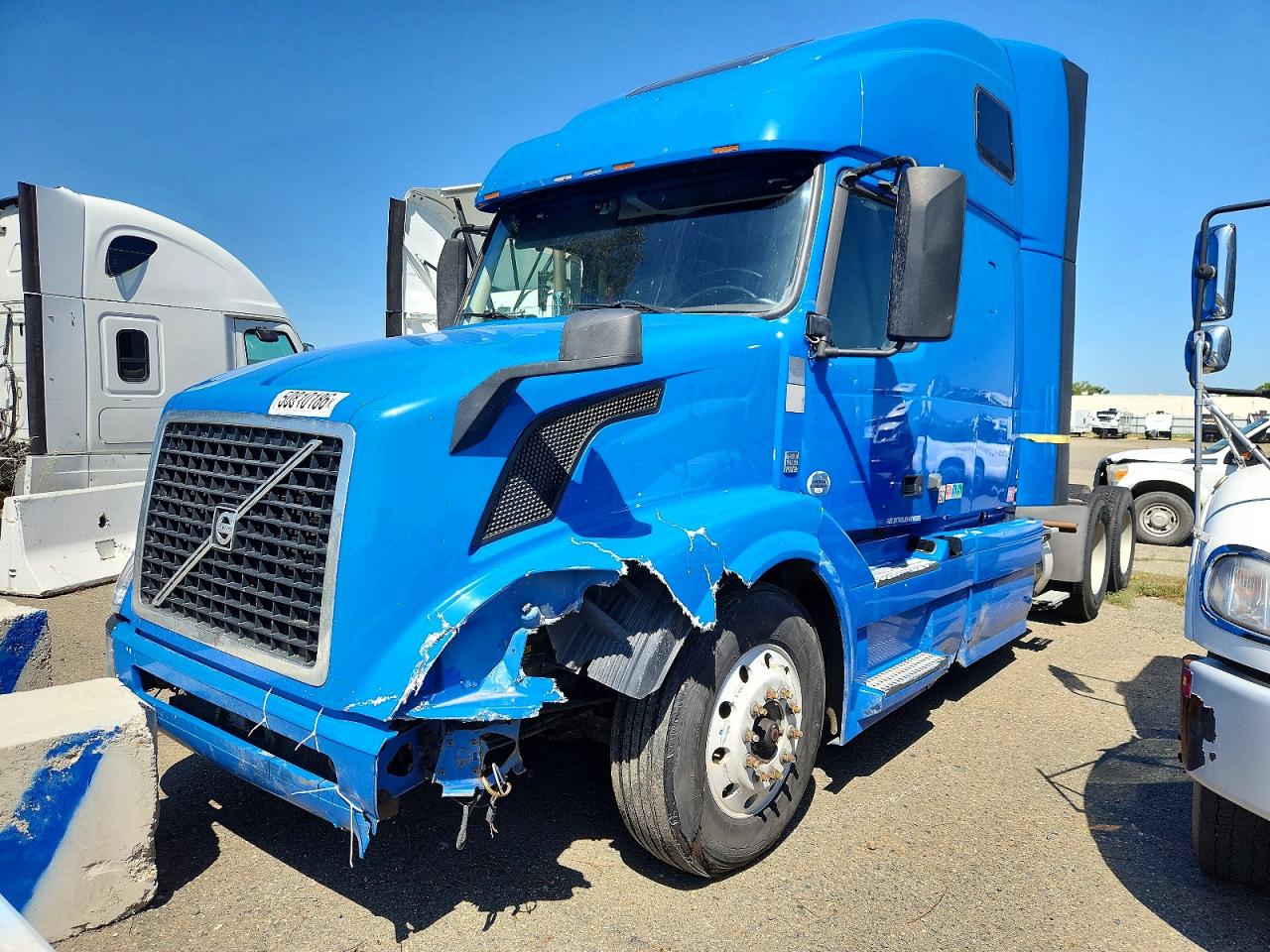 2015 Volvo Vn VIN 4V4NC9EH5FN926054 photo 2