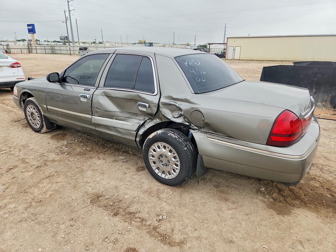 2003 Mercury Grmarquis VIN 2MEFM74W73X667738 photo 2