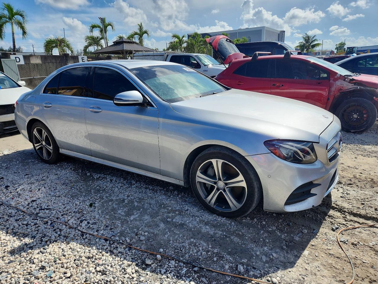 2017 Mercedes-Benz E-class VIN WDDZF4KB7HA158424 photo 4