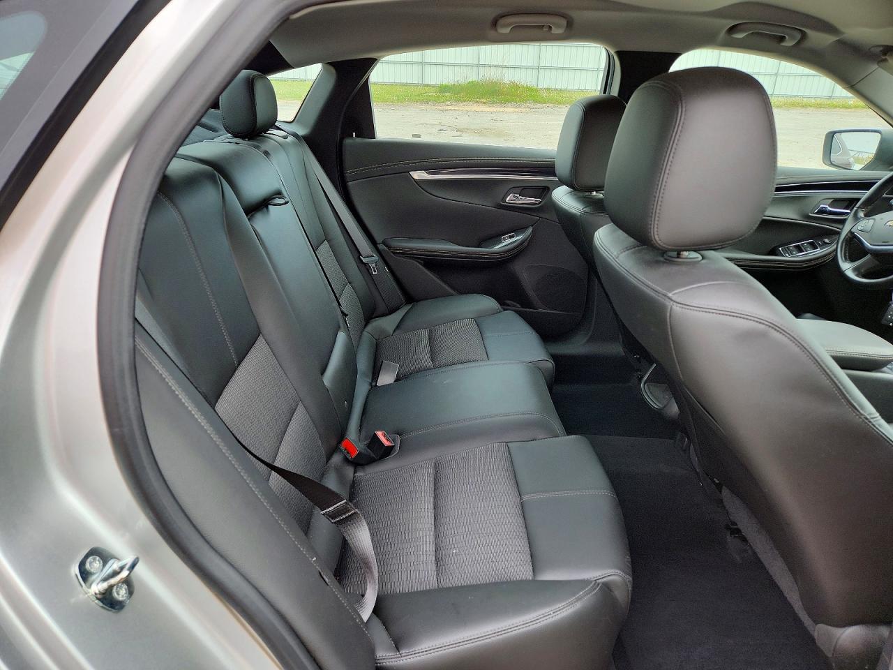 2017 Chev Impala VIN 2G1105SA1H9108628 photo 10