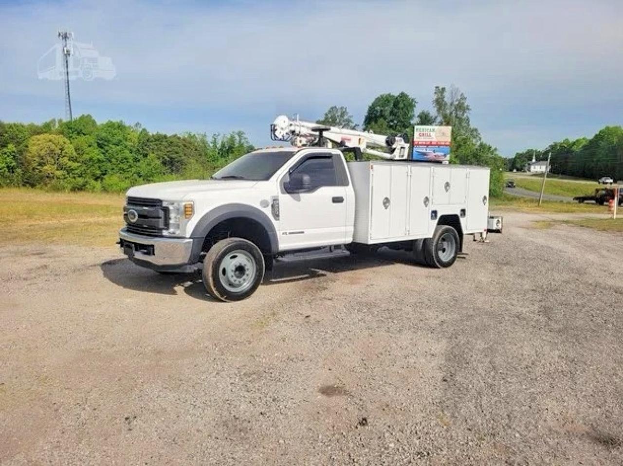 2018 Ford F550 VIN 1FDUF5GT3JEC52368 photo 2