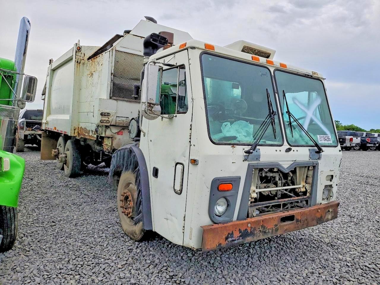 2011 MACK All other VIN 1M2AU02C5BM005492 photo 1