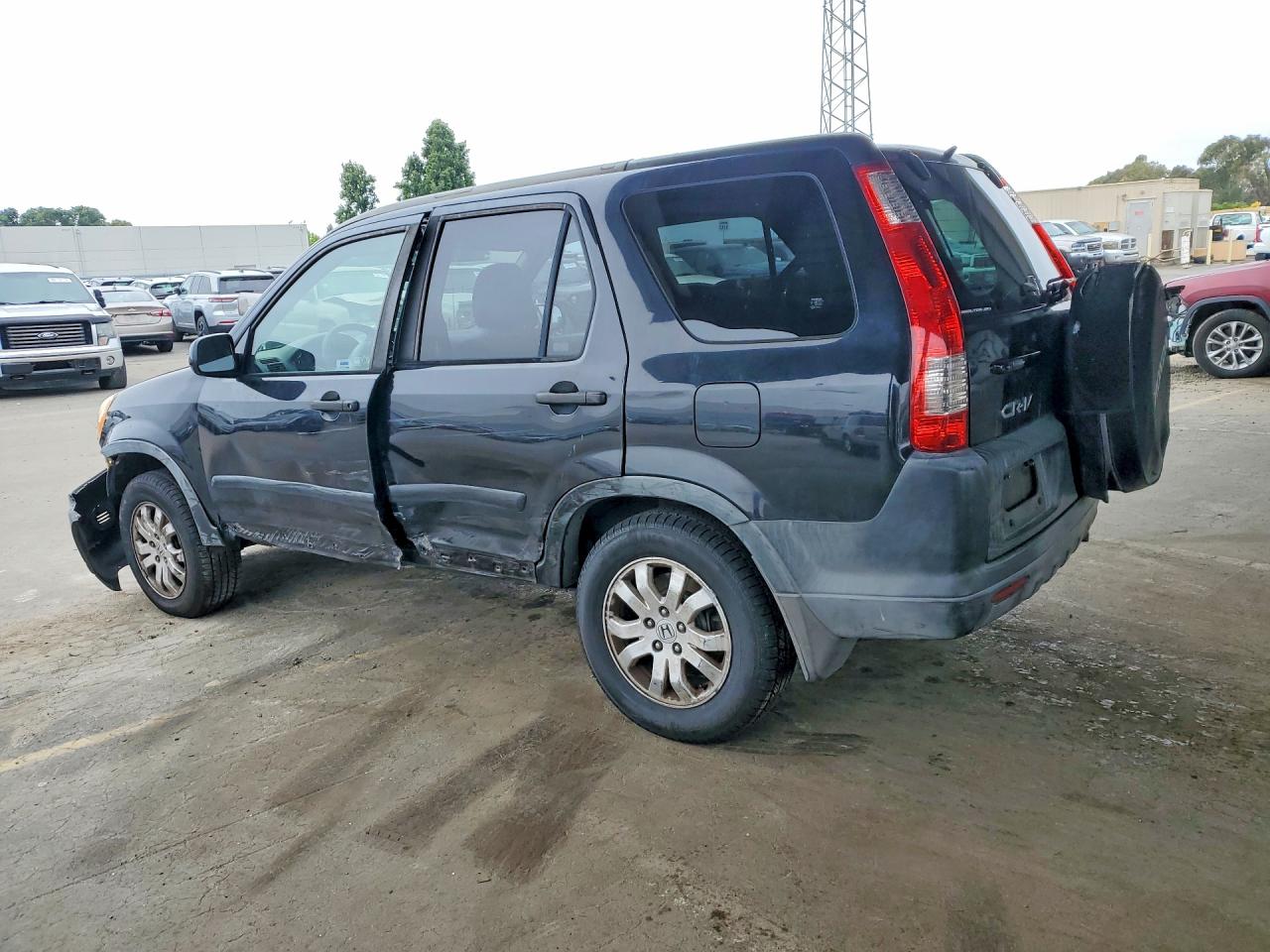 2005 Honda Crv VIN JHLRD78825C052107 photo 2