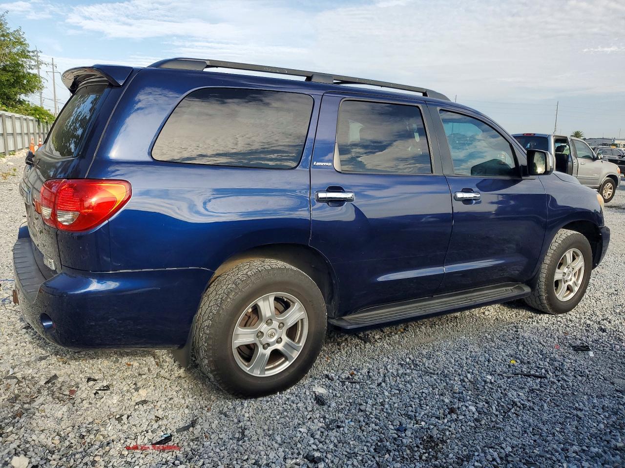 2008 Toyota Sequoia VIN 5TDZY68A38S007713 photo 3