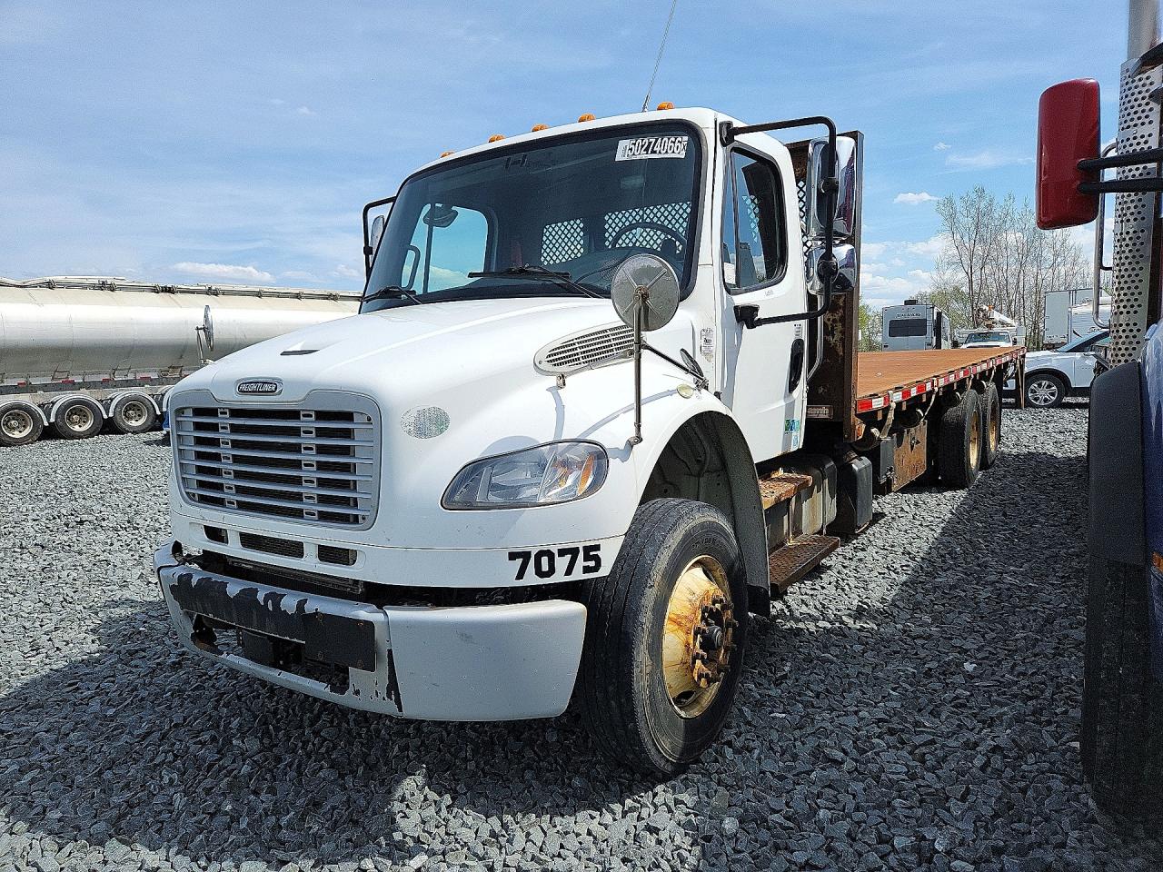 2018 FREIGHTLINER All other VIN 1FVHCYFEXJHJG7075 photo 1