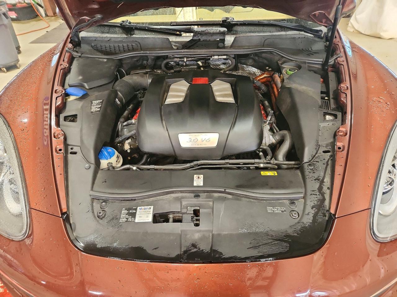 2012 Porsche Cayenne VIN WP1AE2A26CLA92265 photo 11