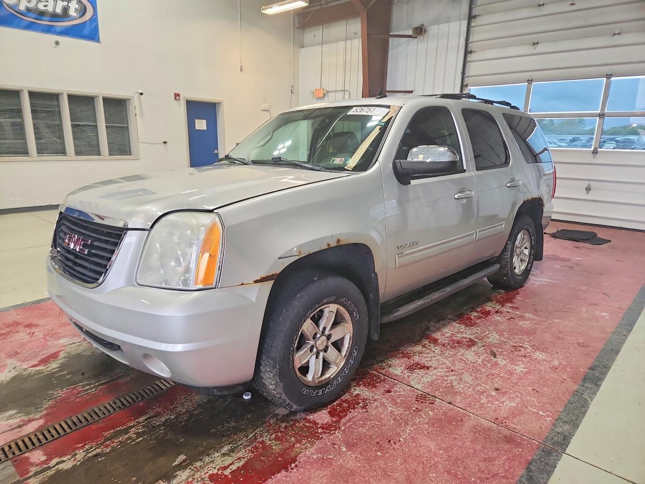 2010 GMC Yukon VIN 1GKUKCE07AR216824 photo 1