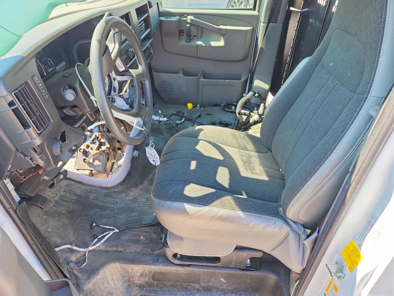 2025 CHEVROLET Express VIN 1GCWGAFP4S1250922 photo 7