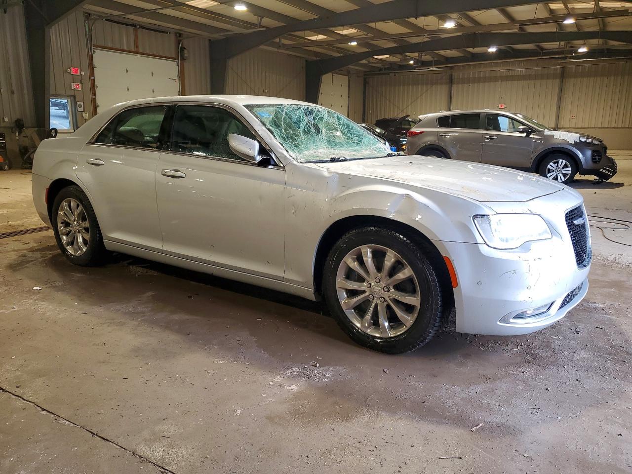 2020 Chrysler 300 VIN 2C3CCARG5LH225660 photo 4