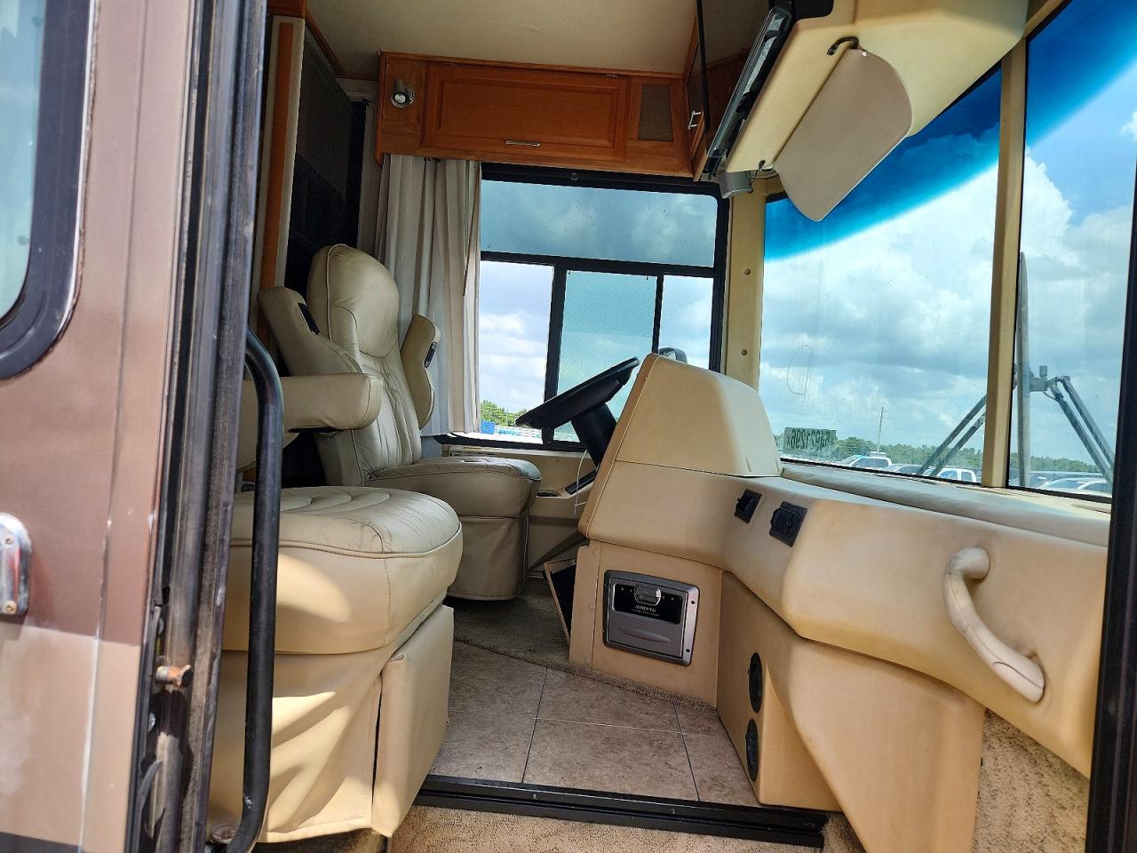 2005 WINNEBAGO All models VIN 4UZAAHDC15CN76315 photo 5
