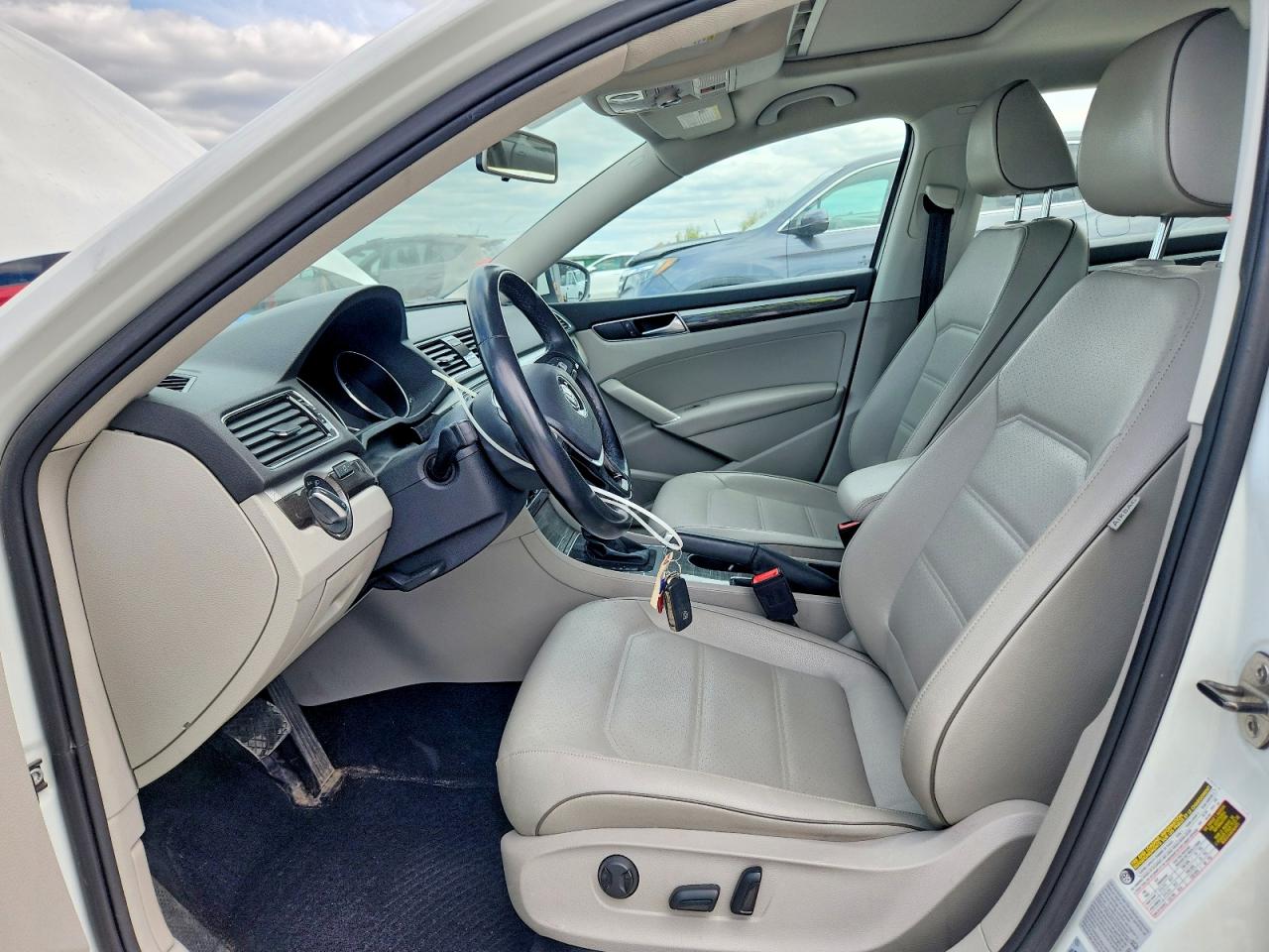 2018 Volkswagen Passat VIN 1VWBA7A39JC000518 photo 7