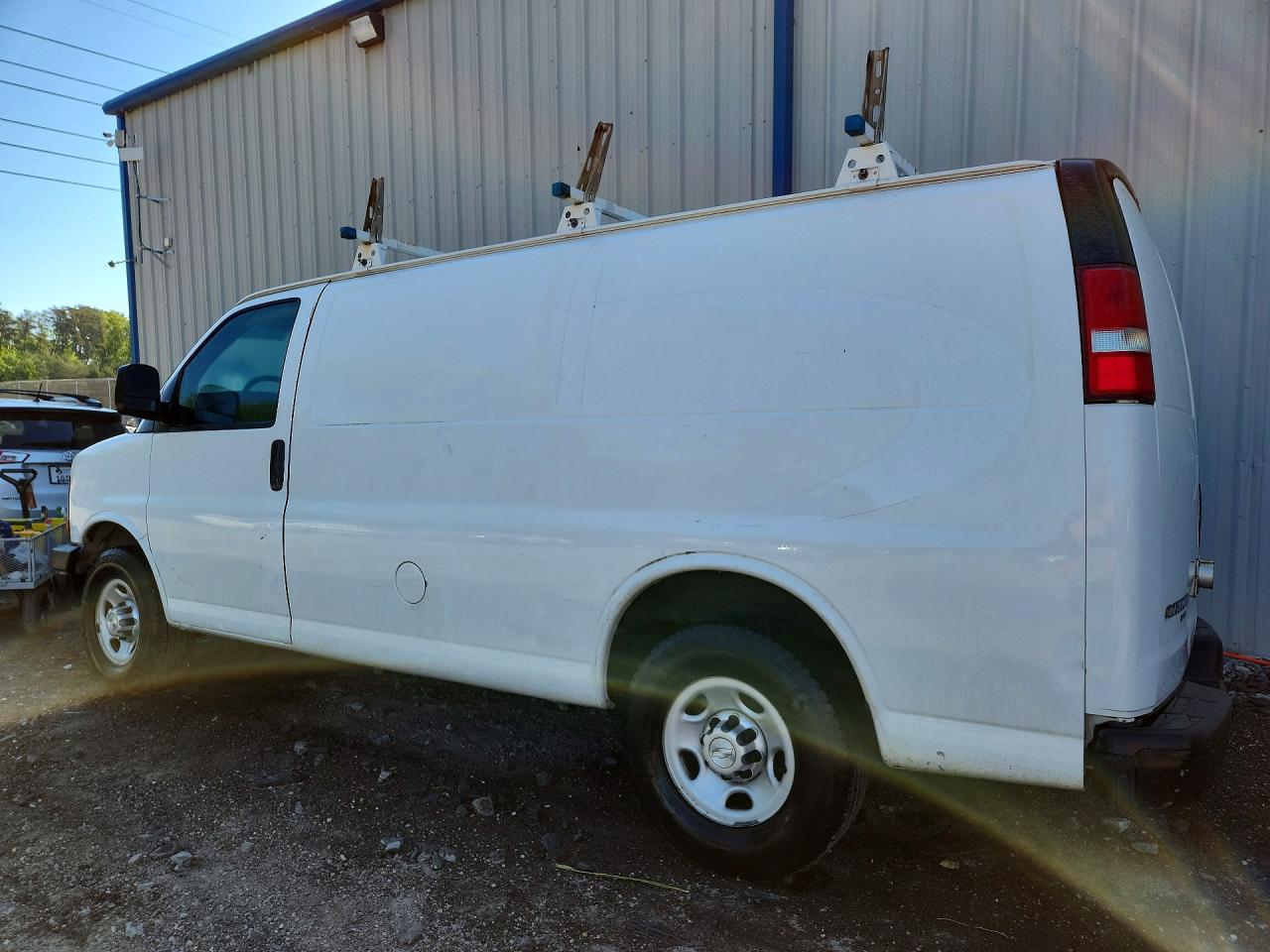 2015 CHEV Express VIN 1GCWGFCFXF1262359 photo 2
