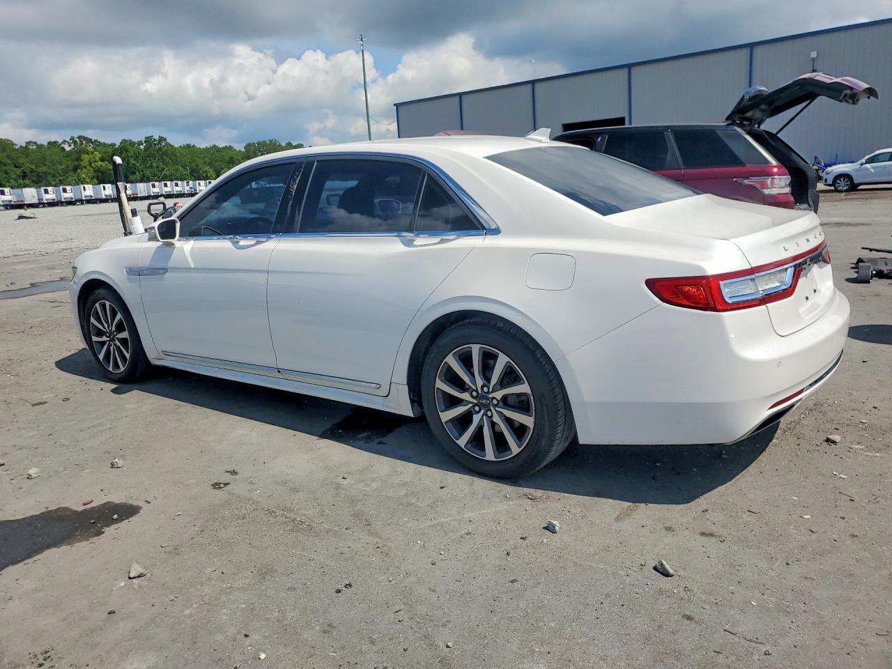 2018 Lincoln Continentl VIN 1LN6L9PK8J5601718 photo 2