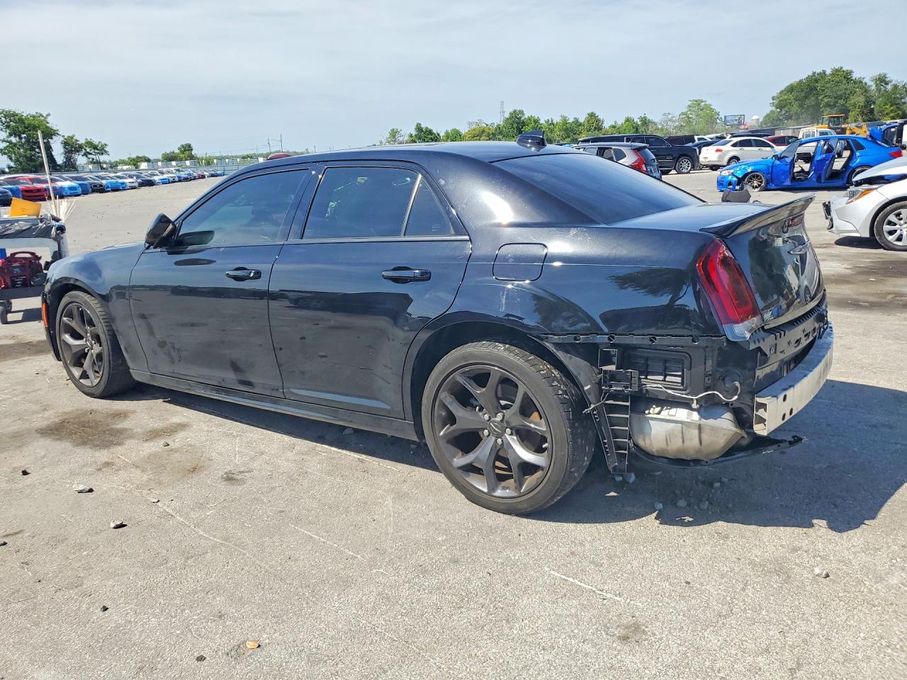 2023 Chrysler 300 VIN 2C3CCABT2PH577477 photo 2