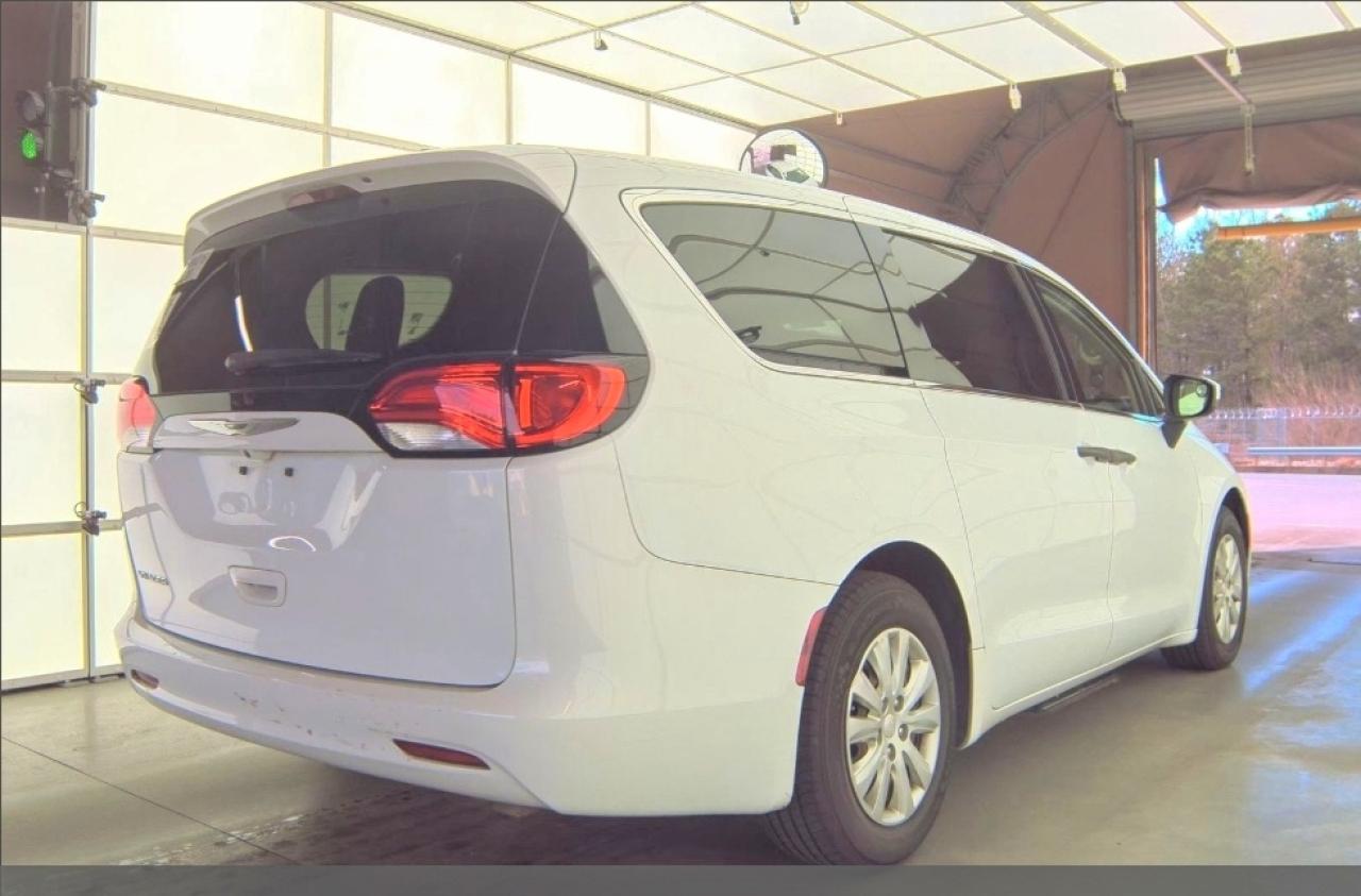 2020 Chrysler Minivan VIN 2C4RC1AG8LR244215 photo 4
