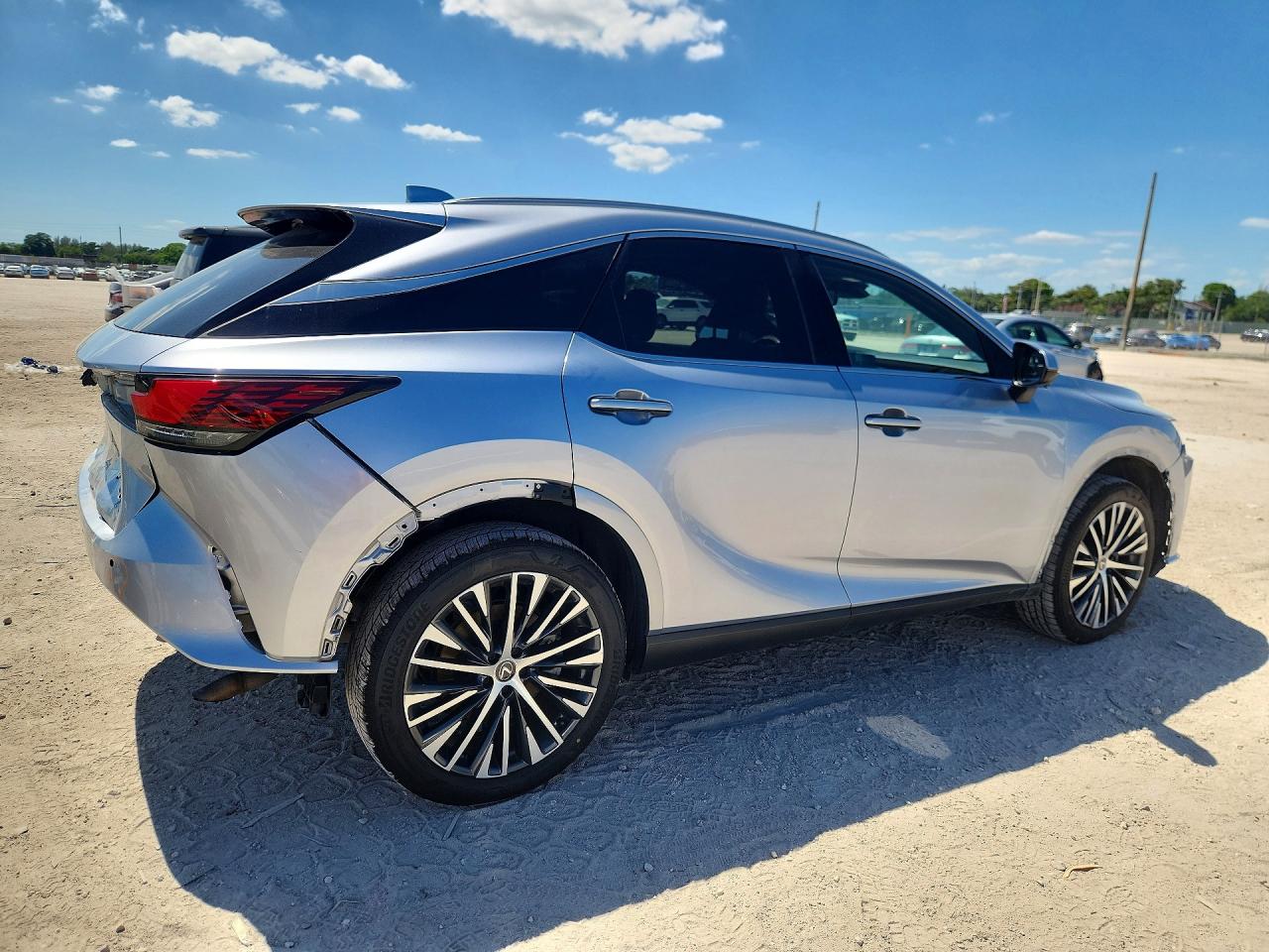 2023 Lexus Rx350 VIN JTJCHMAA8P2009139 photo 3