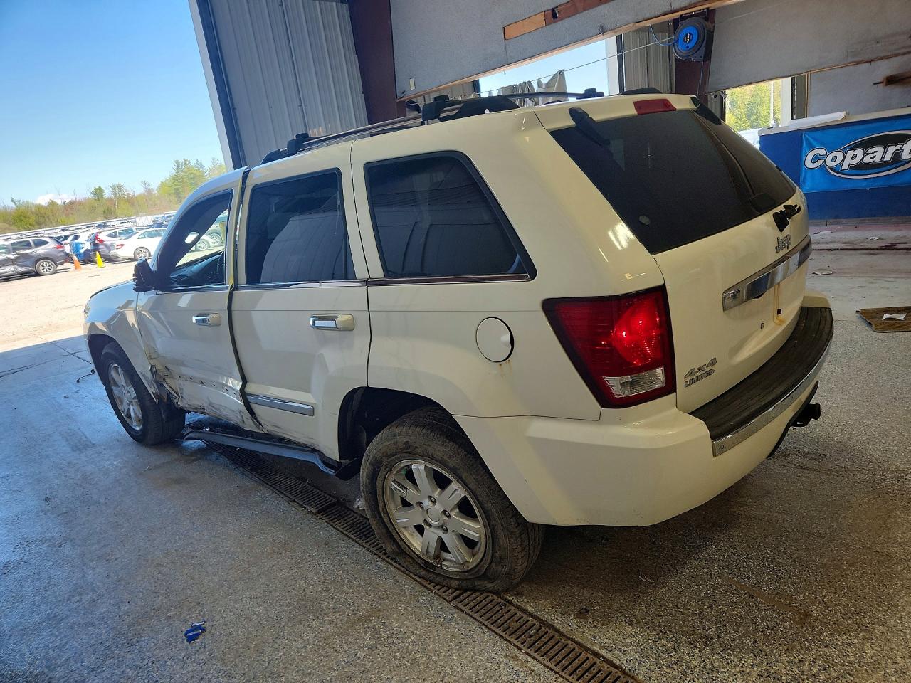 2010 JEEP Cherokee VIN 1J4PR5GK3AC123066 photo 2