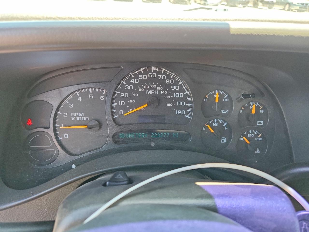 2005 Chevrolet Tahoe VIN 1GNEC13V15R231817 photo 9