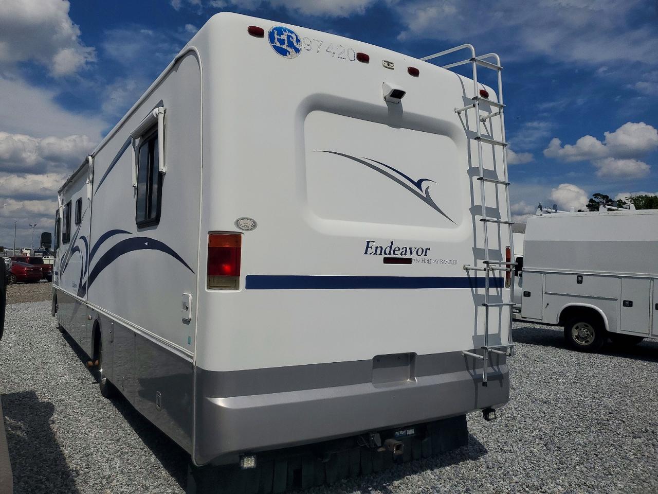 2000 Ford F550 VIN 3FCNF53S2YJA08528 photo 3