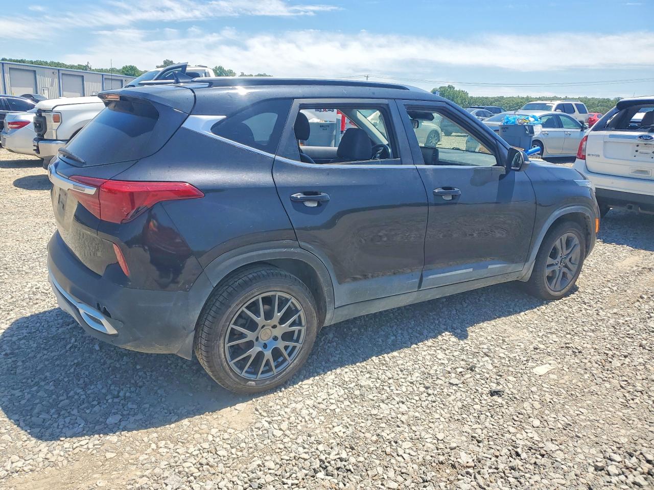 2021 Kia Seltos VIN KNDEU2AA0M7229949 photo 3