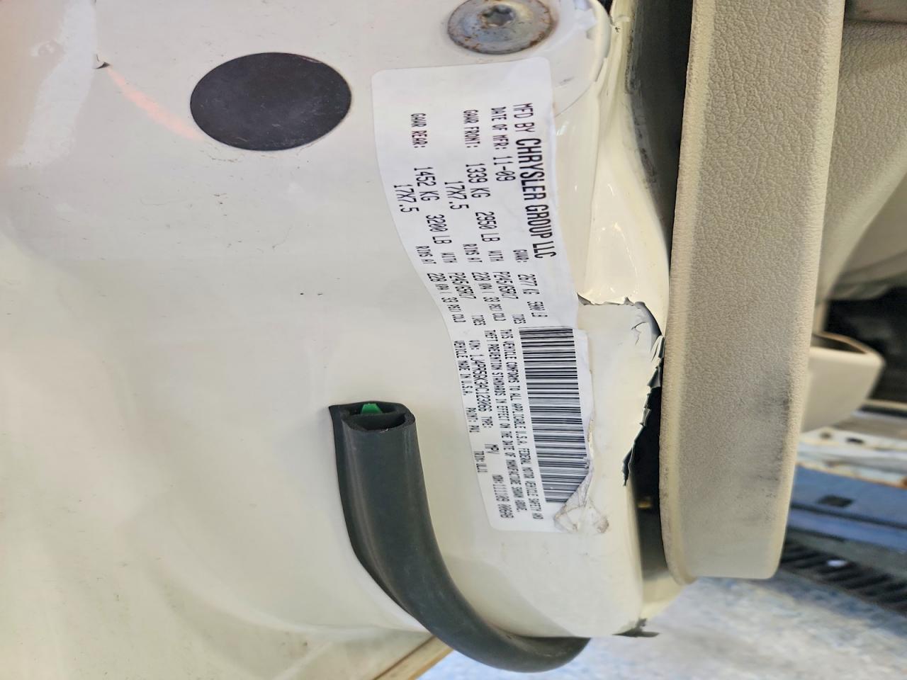 2010 JEEP Cherokee VIN 1J4PR5GK3AC123066 photo 12