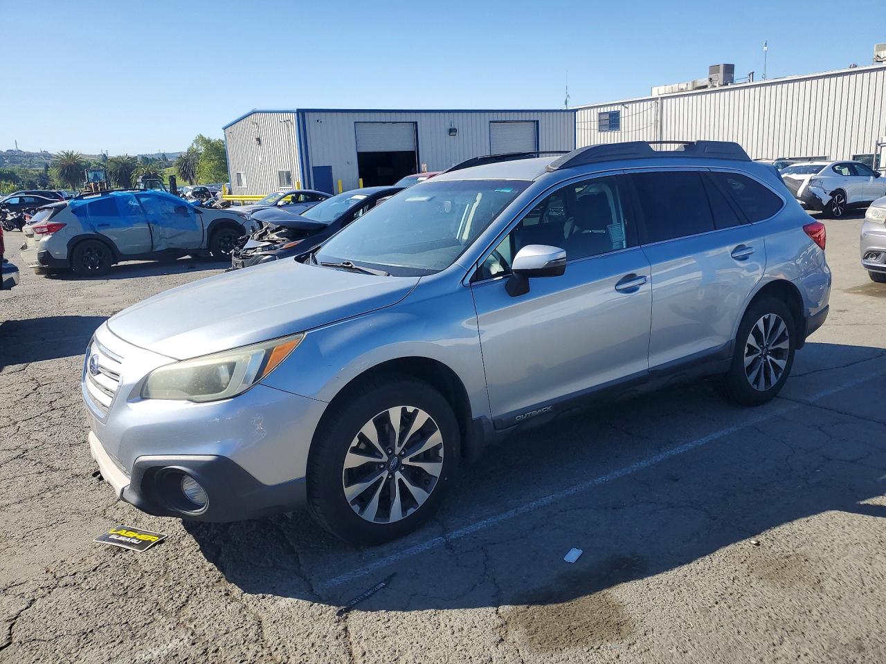 2015 SUBARU Outback 2. VIN 4S4BSAJC1F3215147 photo 1