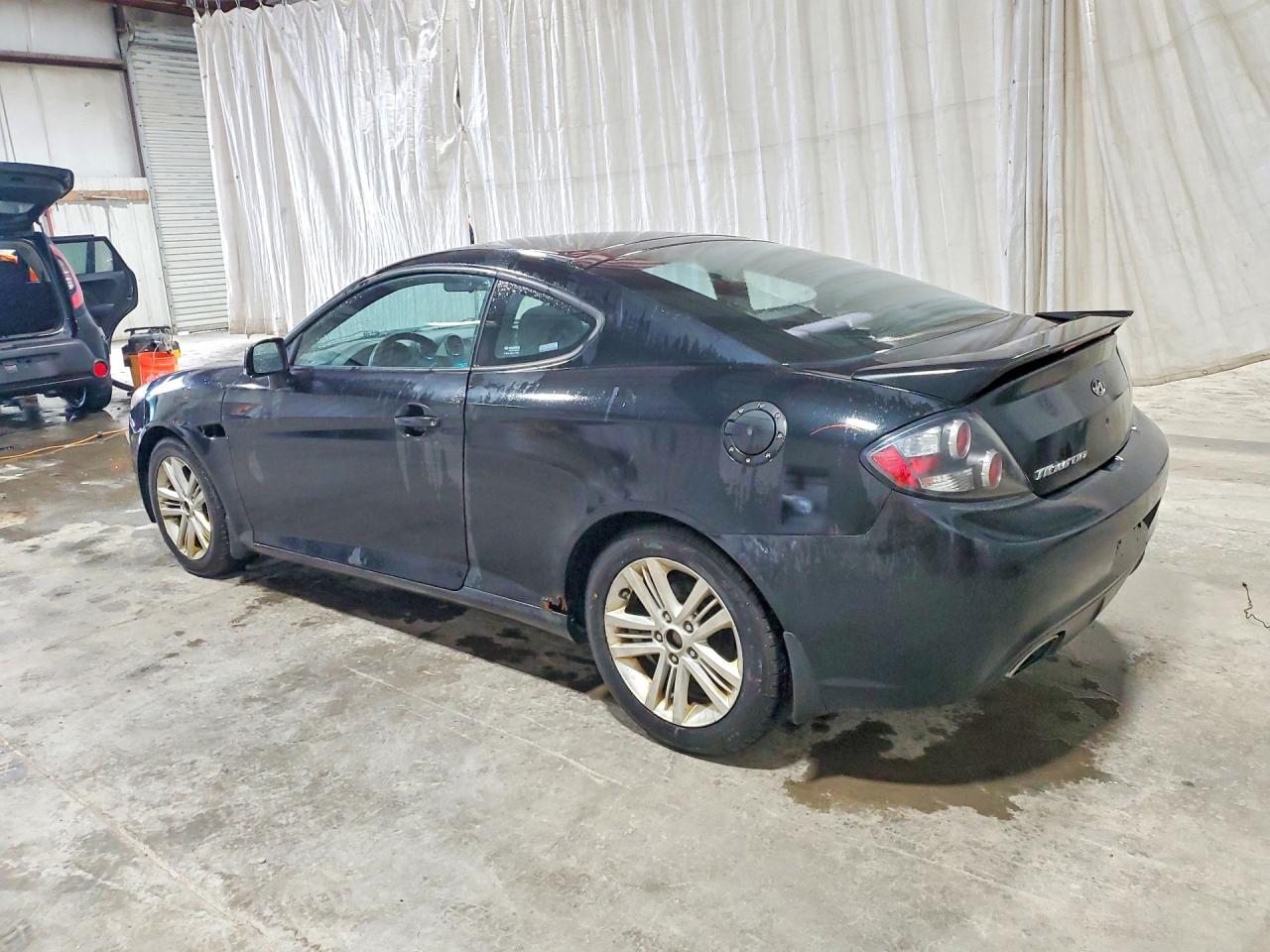 2008 HYUNDAI Tiburon VIN KMHHM66D68U293276 photo 2