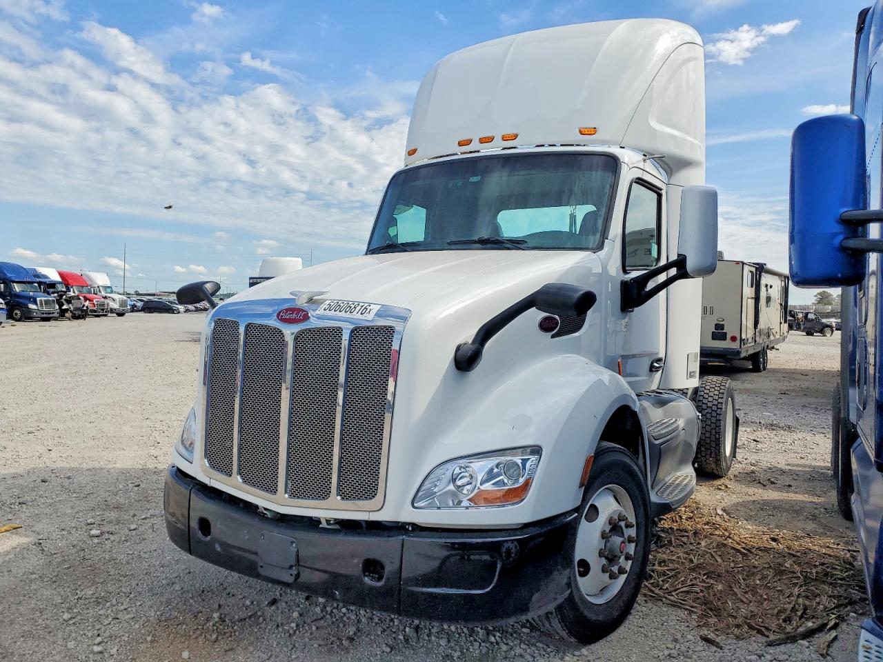 2017 PETERBILT All other VIN 1XPBA48X3HD428758 photo 2