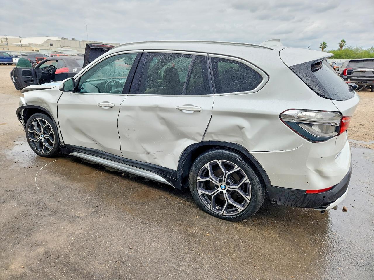 2020 BMW X1 VIN WBXJG7C01L5R93829 photo 2