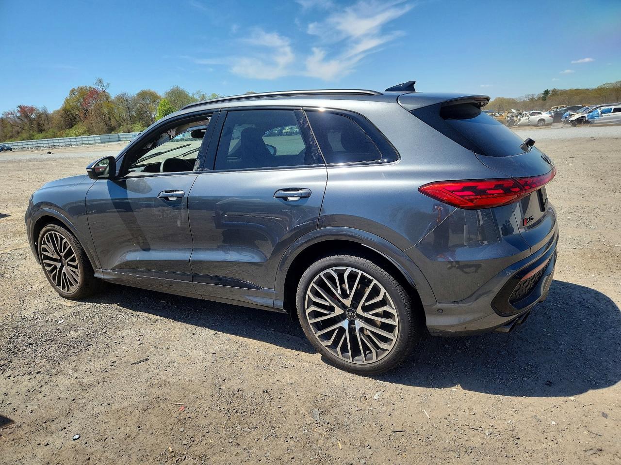 2025 Audi Sq5 VIN WA125AGU0S2022574 photo 2