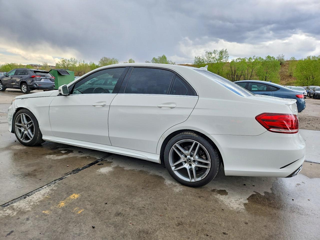 2014 Mercedes-Benz E-class VIN WDDHF8JB2EB012829 photo 2