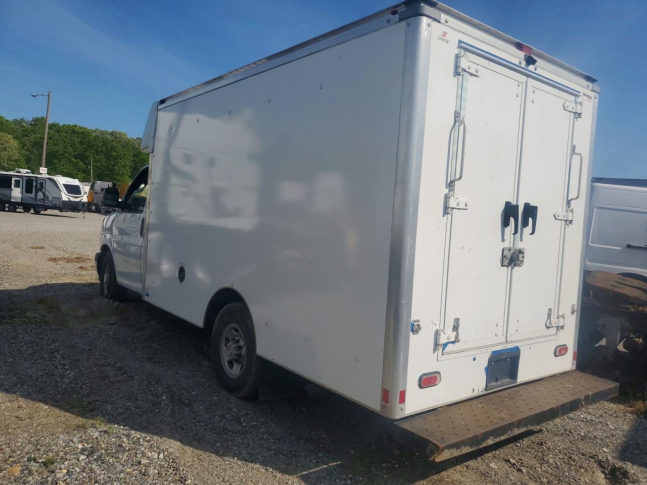 2018 CHEVROLET Express VIN 1GB0GRFG4J1309409 photo 2
