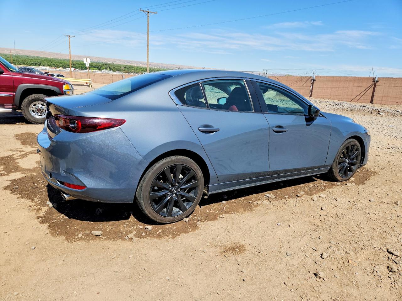 2024 Mazda 3 VIN 3MZBPBCM8RM402483 photo 3