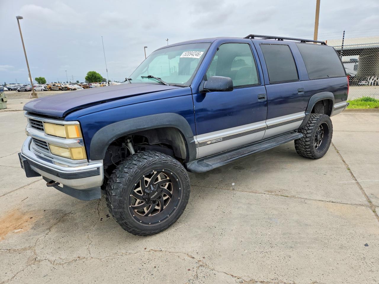 1996 CHEV Suburban VIN 3GNFK16R9TG123741 photo 1
