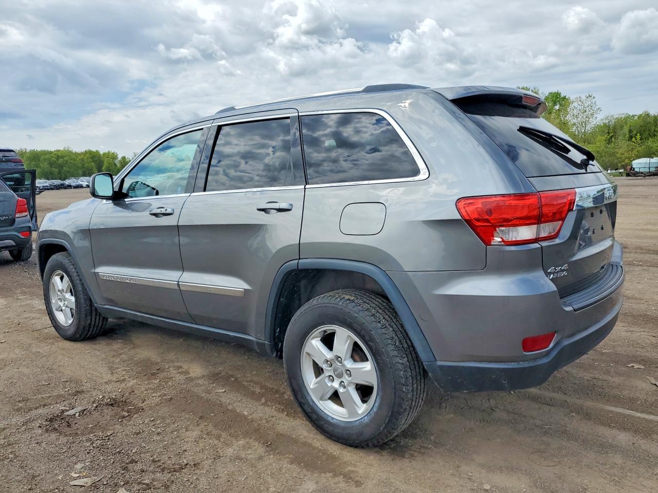 2013 Jeep Cherokee VIN 1C4RJFAGXDC560731 photo 2