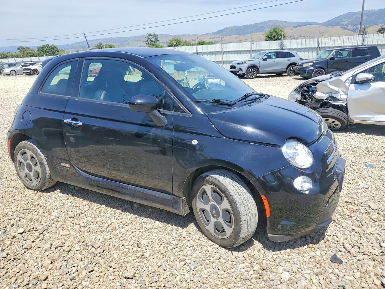 2017 Fiat 500 VIN 3C3CFFGE0HT611777 photo 4