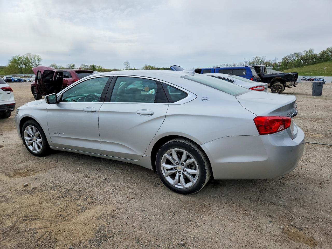 2017 Chev Impala VIN 2G1105SA1H9108628 photo 2