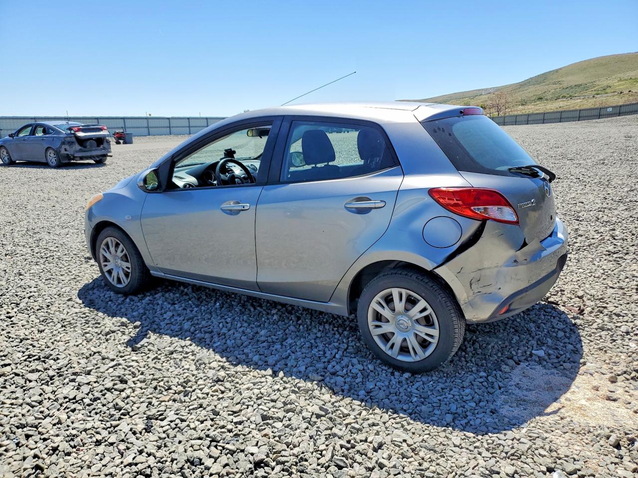 2014 Mazda 2 VIN JM1DE1KZ6E0187014 photo 2