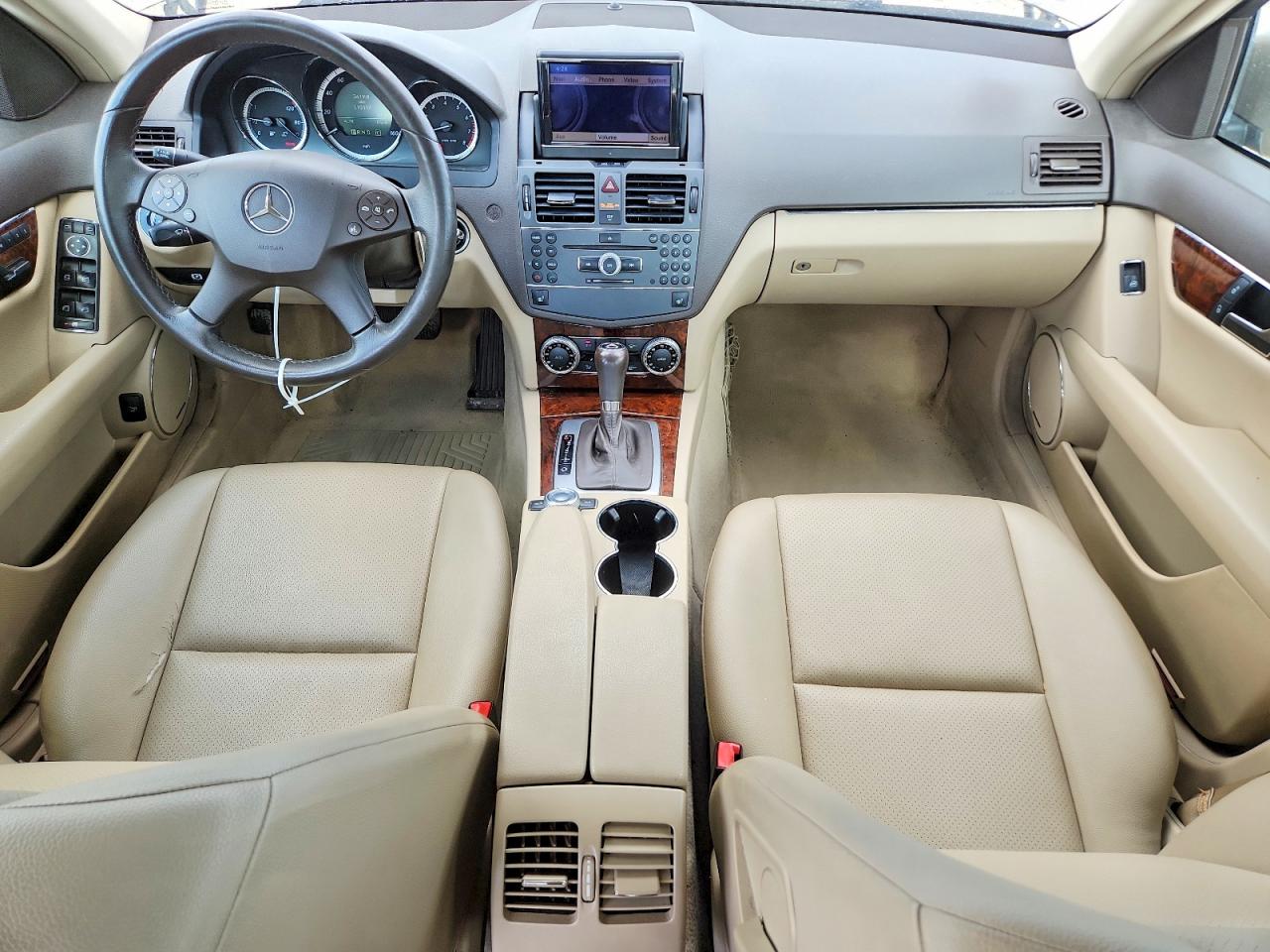 2010 Mercedes-Benz C class VIN WDDGF8BB2AR090071 photo 8