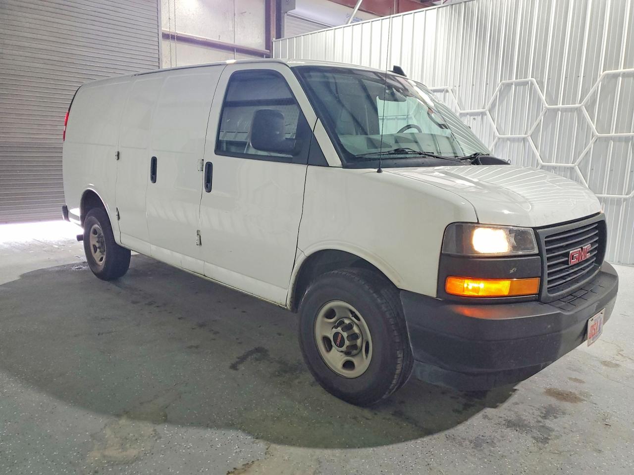 2024 GMC Savana VIN 1GTW7AFP8R1102928 photo 4
