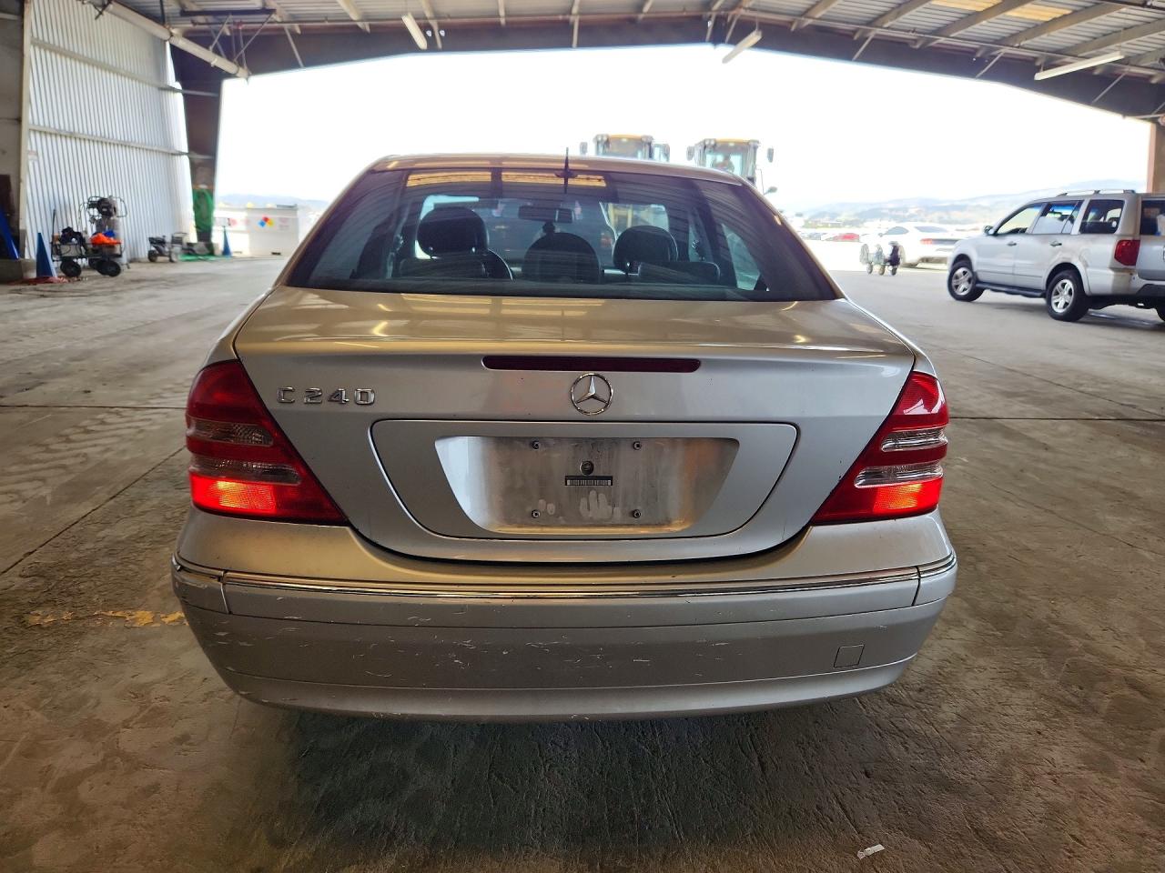 2002 Mercedes-Benz C class VIN WDBRF61J82F252531 photo 6