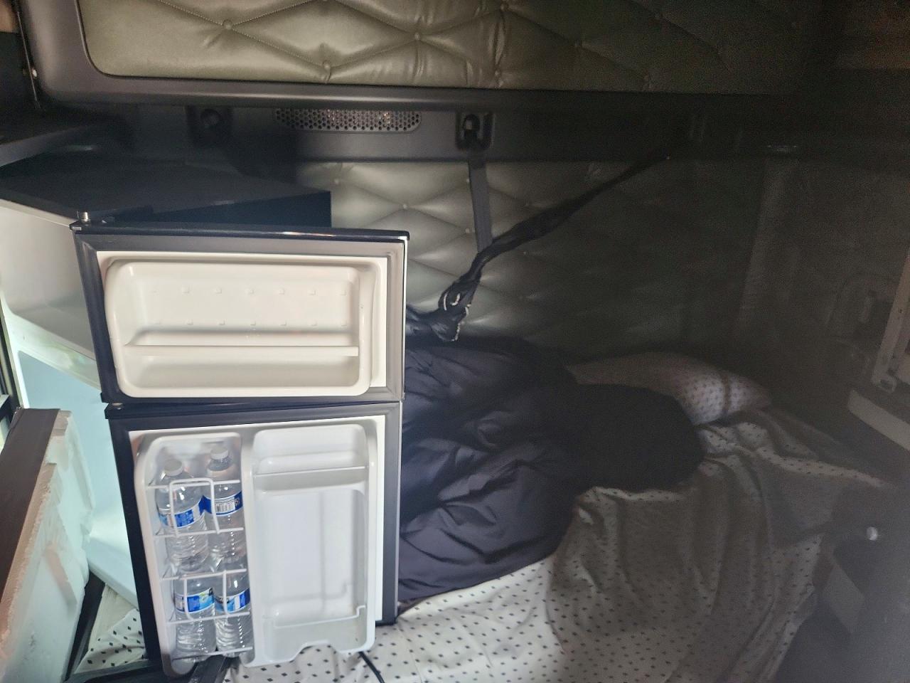 2018 FREIGHTLINER All other VIN 3AKJGLDR6JSHM6155 photo 6