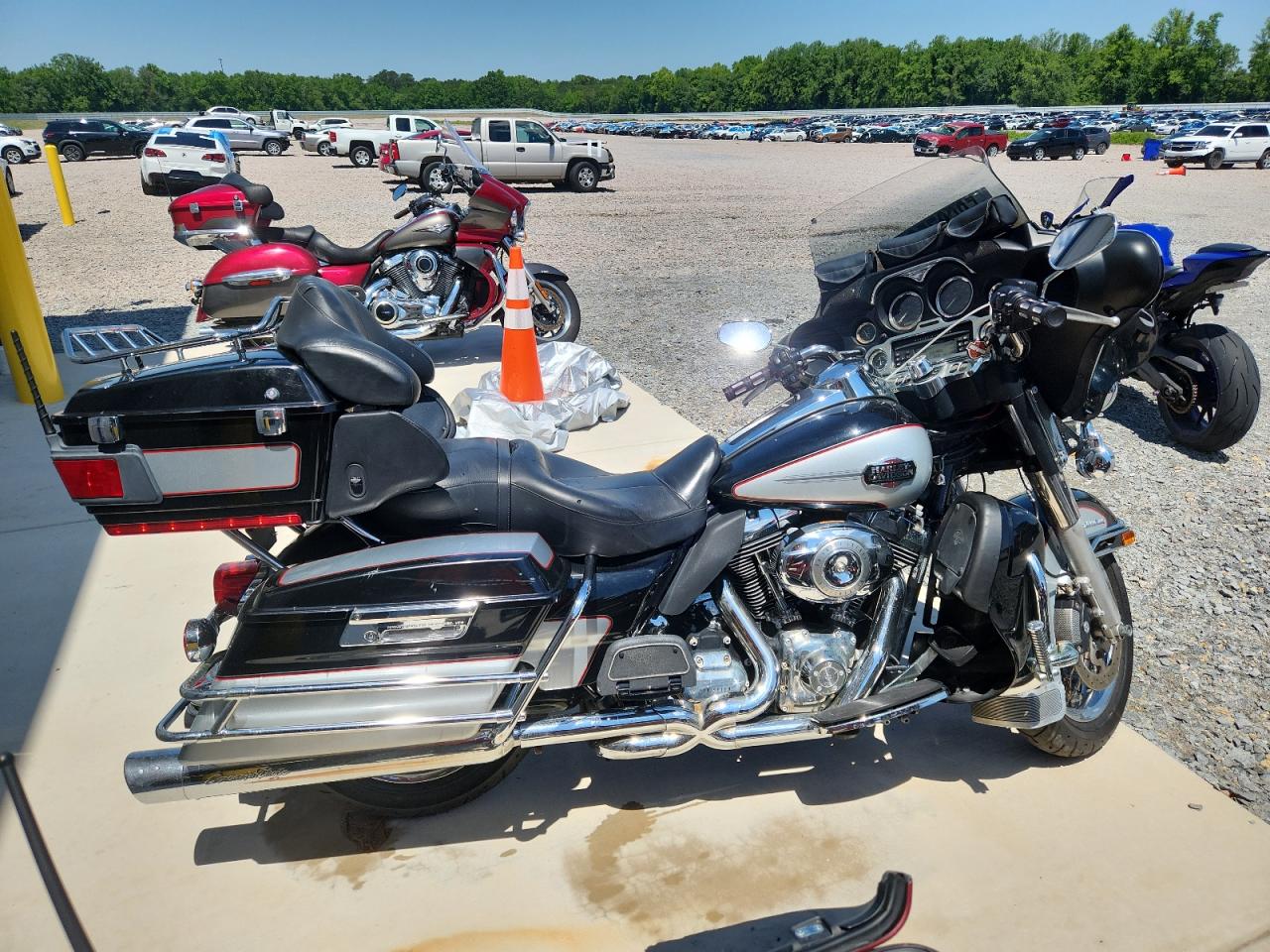 2010 HARLEY Fl VIN 1HD1FC415AB620032 photo 1