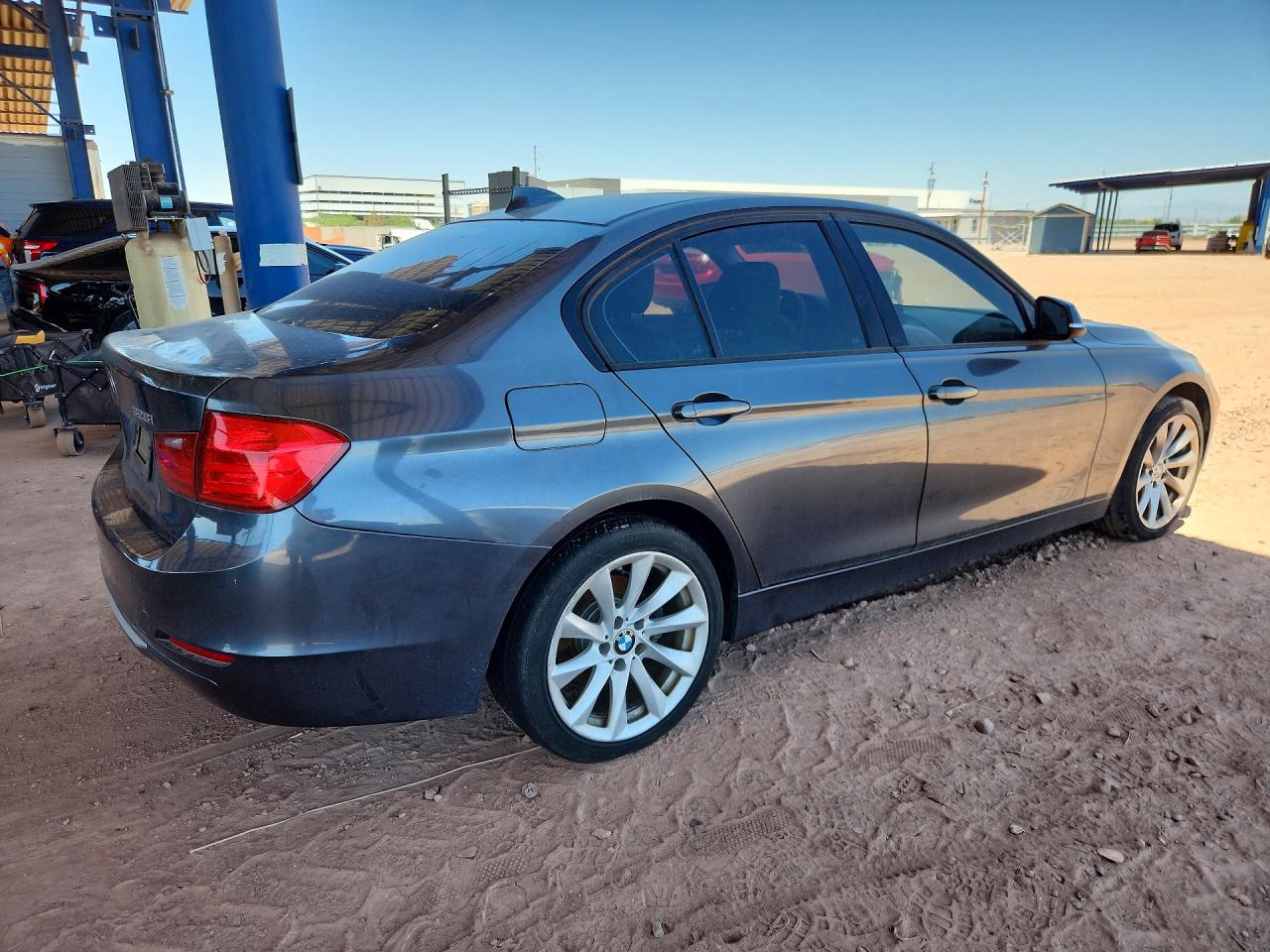 2012 BMW 3 series VIN WBA3C1C54CF431733 photo 3