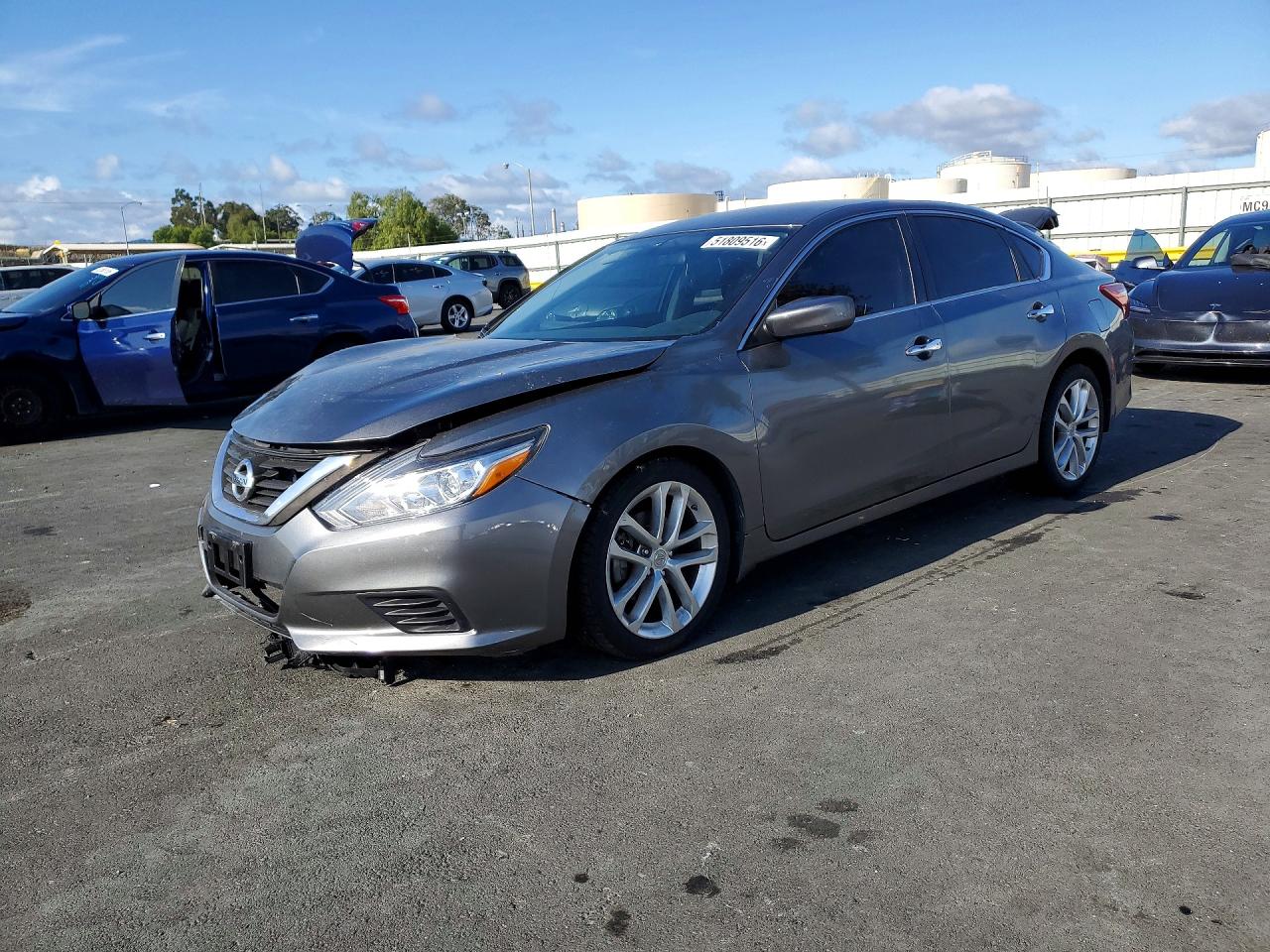 2018 Nissan Altima VIN 1N4AL3AP5JC275961 photo 1